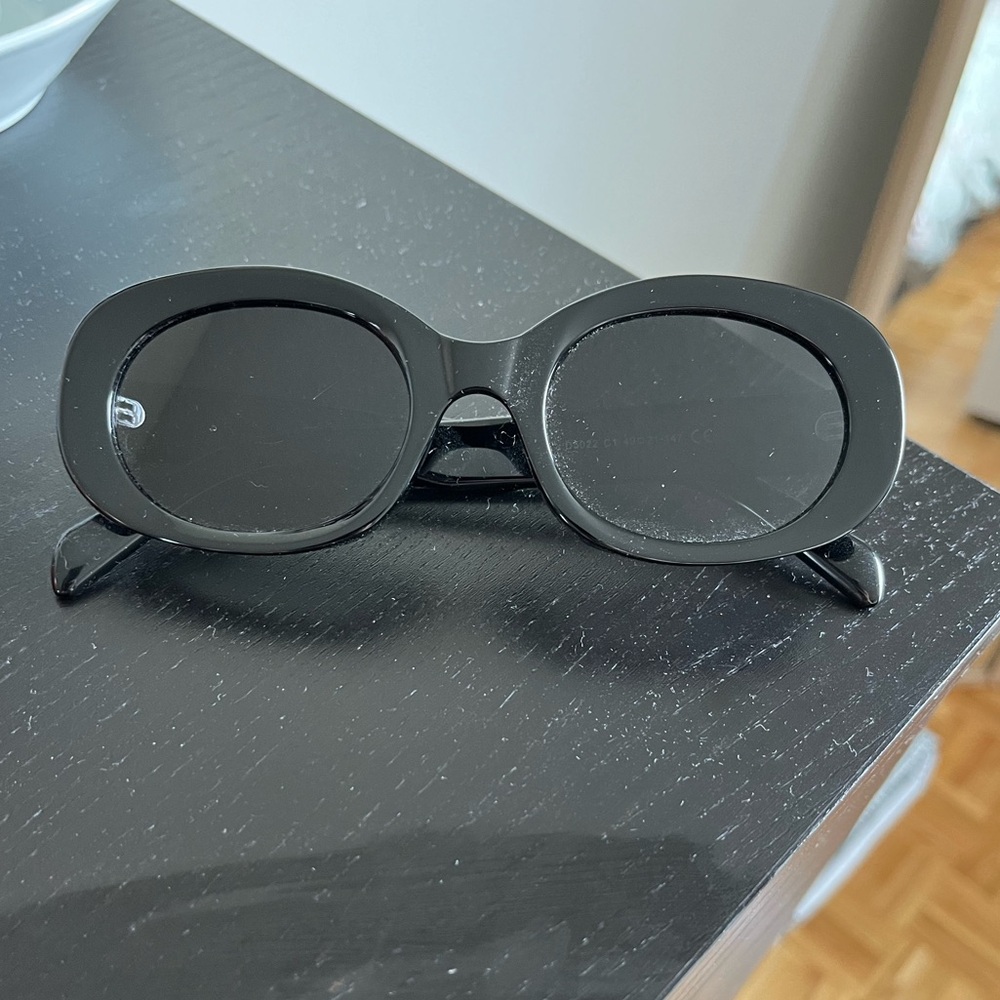 Amazon Sunglasses - Picture 3 of 3